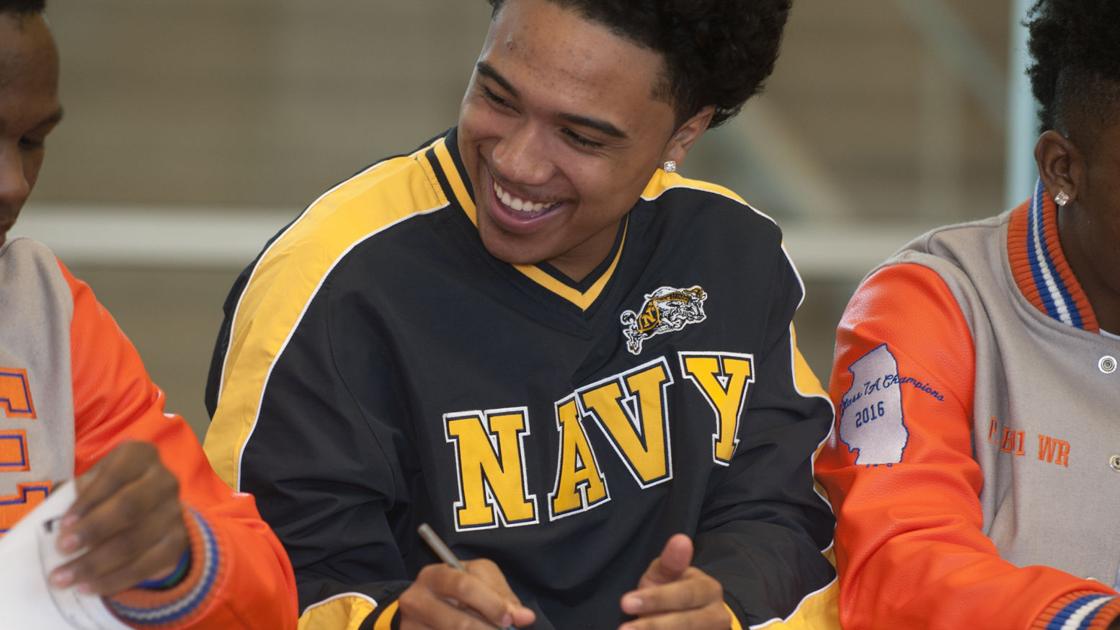 Perez Ready To Set Sail To Navy Flyers Teammates Set To Face Off Oct 13 Football Recruiting Stltoday Com