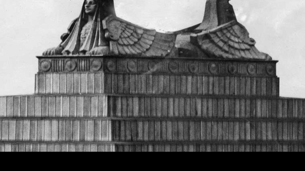 Griffins atop the St Louis Civil Courts building Multimedia