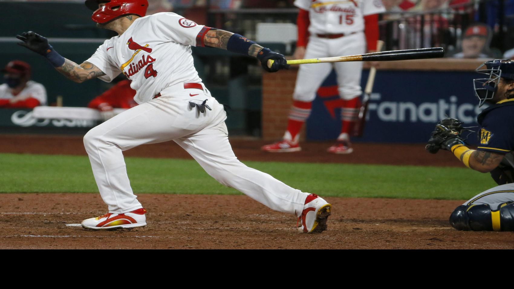 Molina reaches 2,000 hits as Cardinals top Brewers 4-2