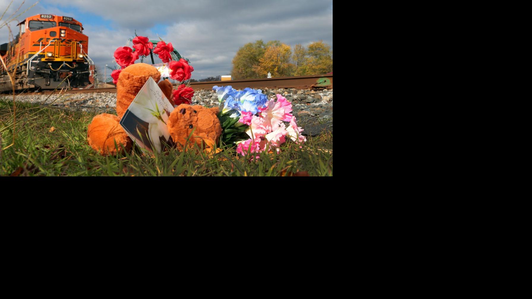 Mother, 3 children killed in Vandalia, Ill., train crash near Halloween