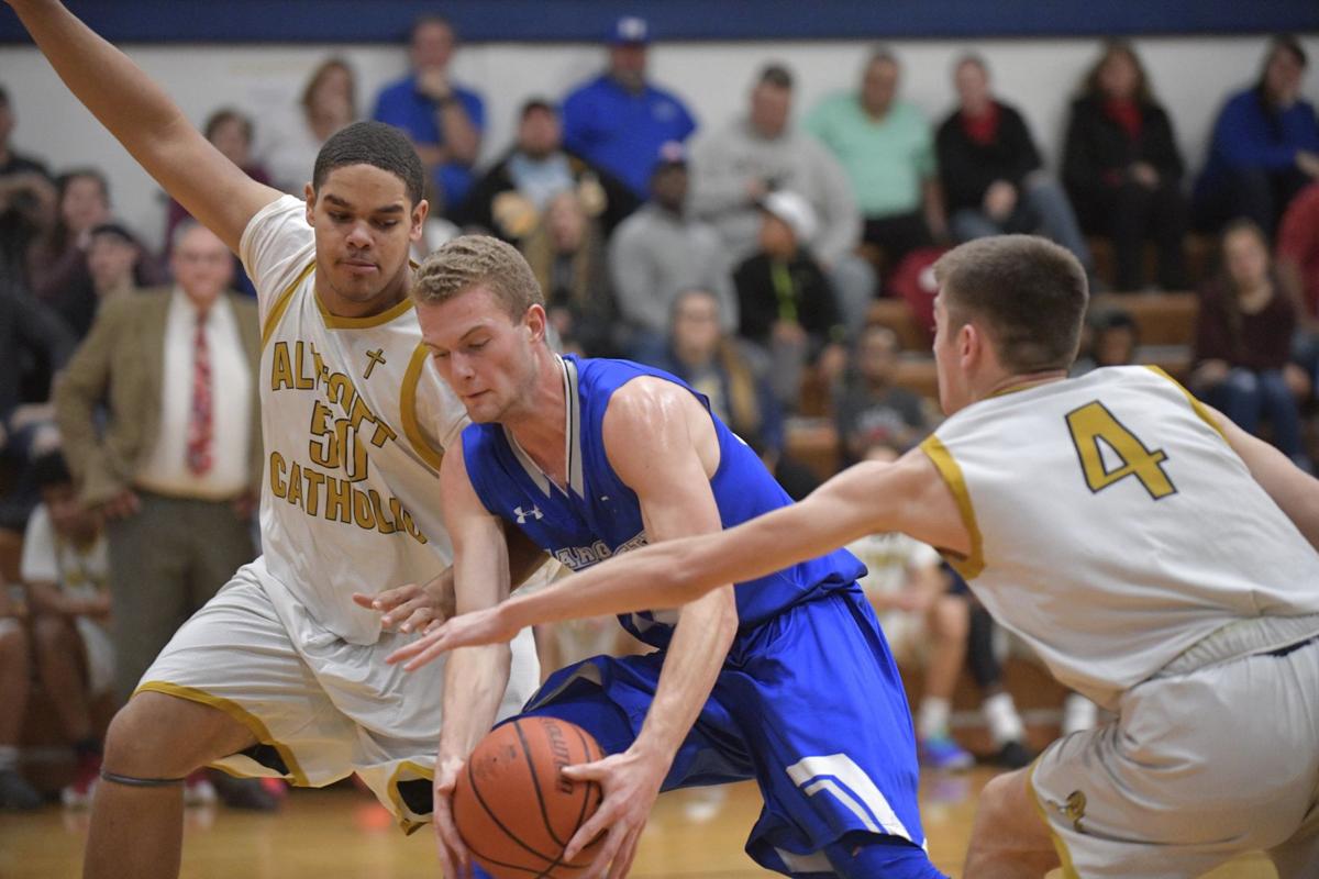 Hemann Alton Marquette Overcome Turnovers To Hold Off Althoff