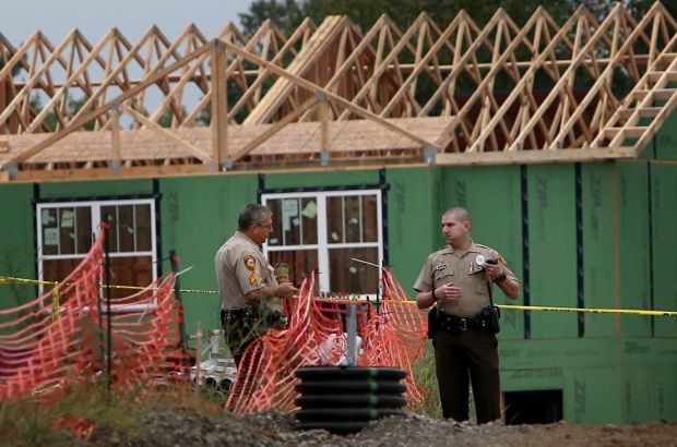 Police shoot kill suspect who pointed gun at them