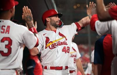 Cardinals open series with Giants
