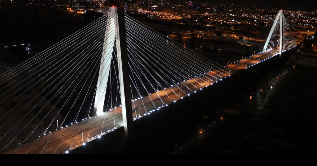 Federal Highway Admn on X: FHWA salutes the Stan Musial Veterans Memorial  Bridge. The I-70 bridge over the Mississippi River in St. Louis is named to  honor America's veterans as well as