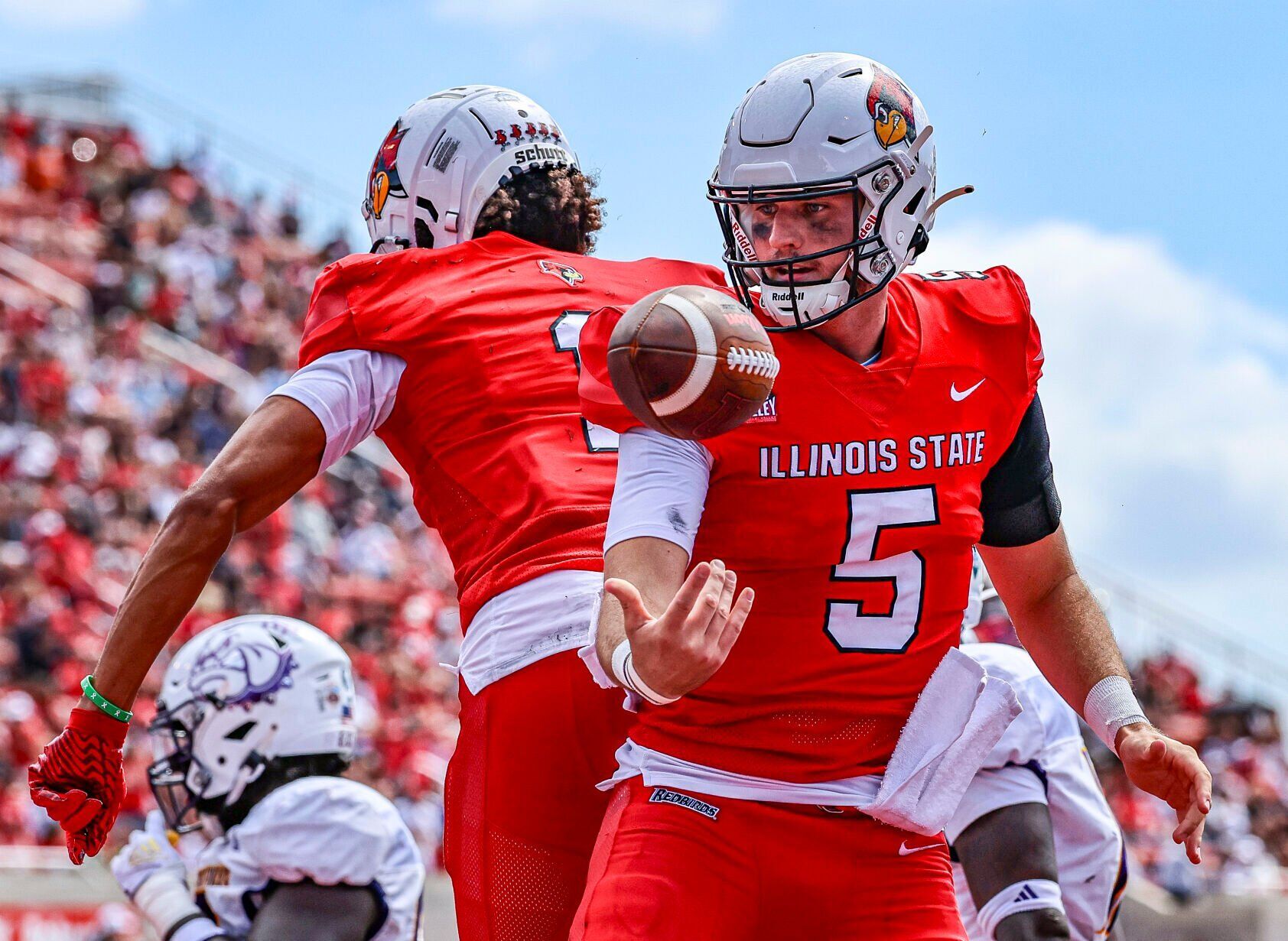 'Cool-hand' Luke Altmyer Has Command Of Illinois' Offense