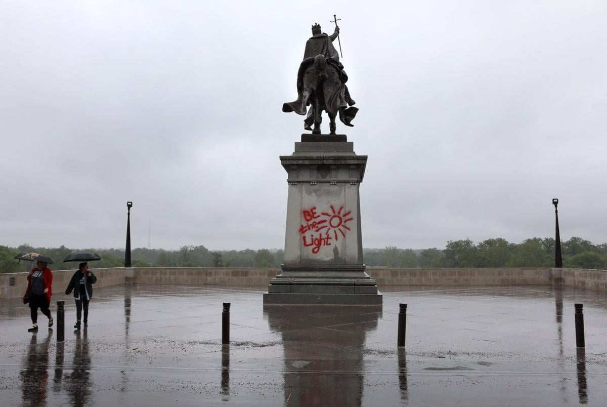 Statue Of St Louis Vandalized With Graffiti Metro Stltoday Com