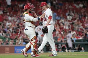 Cardinals kick off series against the Giants