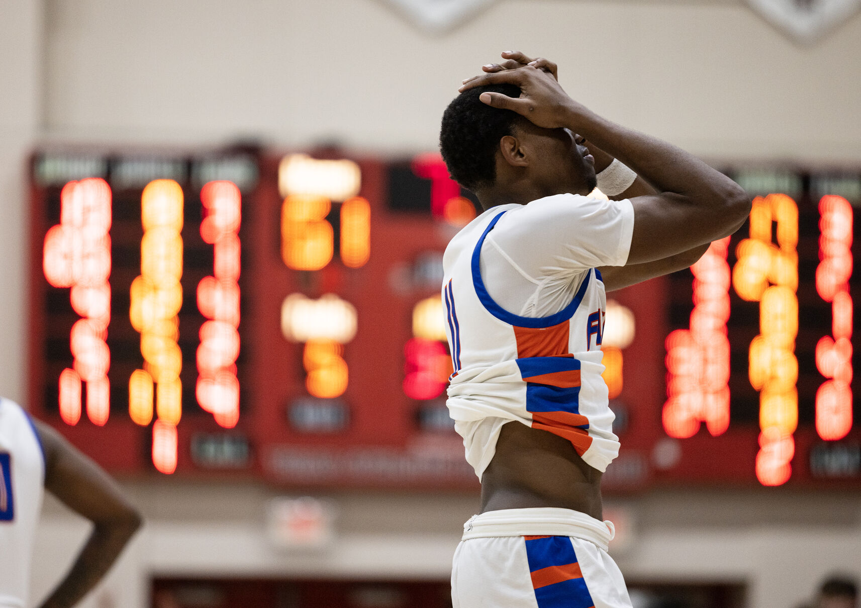 Mount Vernon Defeats East St. Louis in Class 3A Semifinal with Late-game Drama
