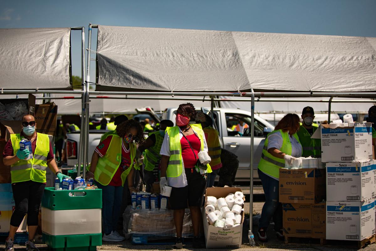 St. Louis region holds largest food distribution for thousands in need