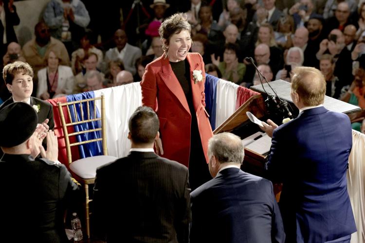 Cara Spencer sworn-in as 48th Mayor of 51����