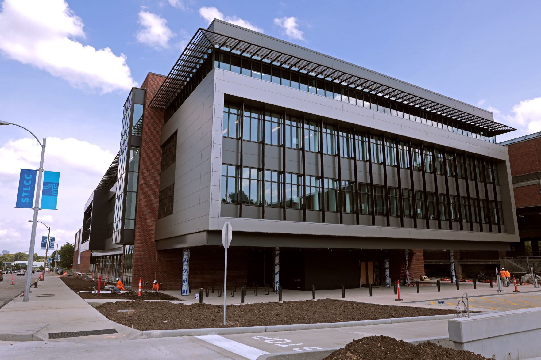 A New 'front Door' Opens At St. Louis Community College-Forest Park ...