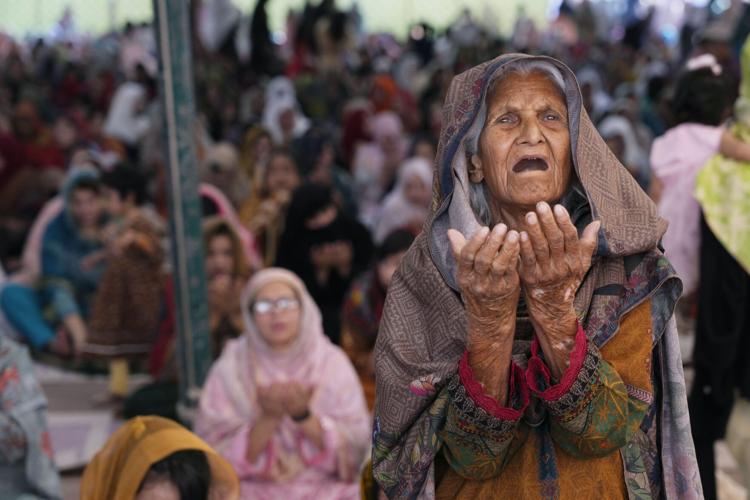 Muslims celebrate Eid alFitr in shadow of Gaza war