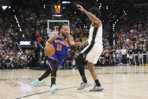 BASKETBALL-NBA-SAS-NYK/