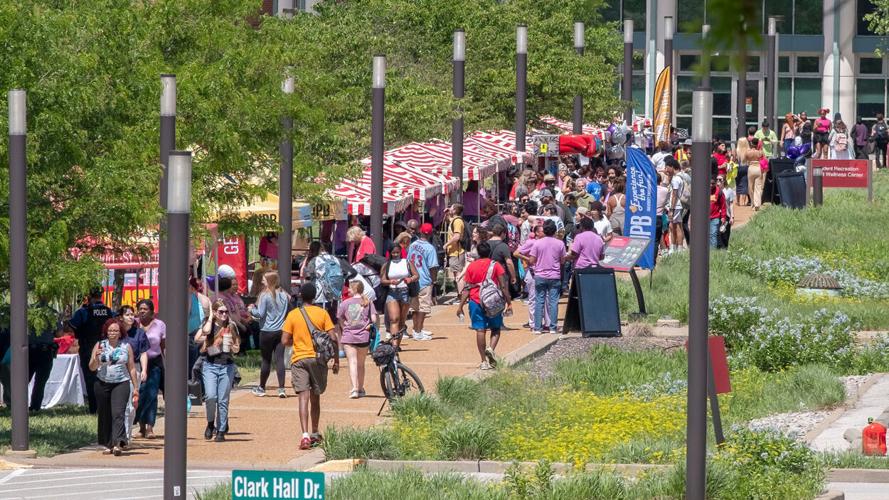 UMSL community makes merry during annual Mirthweek celebration