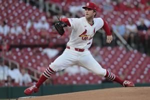 Cardinals kick off series against the Giants