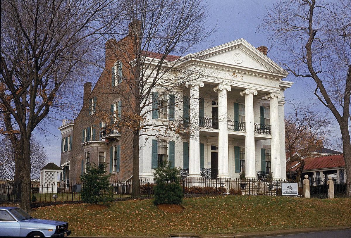 Burglars Break Into Historic St Louis Mansion S Carriage House Steal Computer Equipment Law And Order Stltoday Com