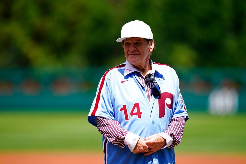 Pete Rose gets standing ovation as Phillies celebrate 1980 World Series  team