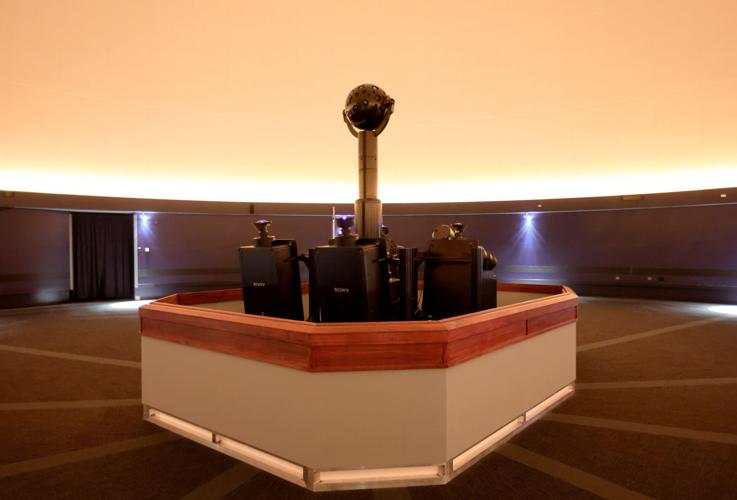 �����Ӱ�ԭ�� Planetarium gets new projector and visualization system