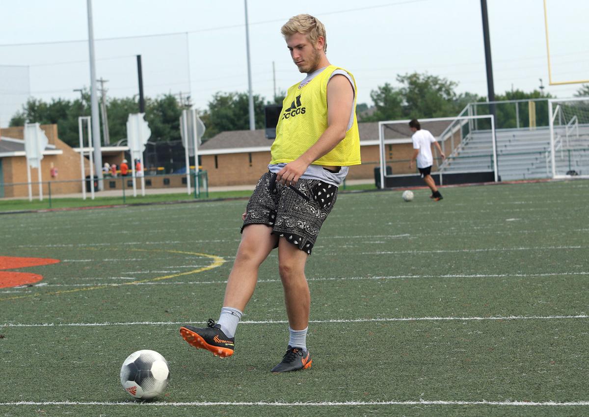 Edwardsville aims for longer season behind mixture of new, established