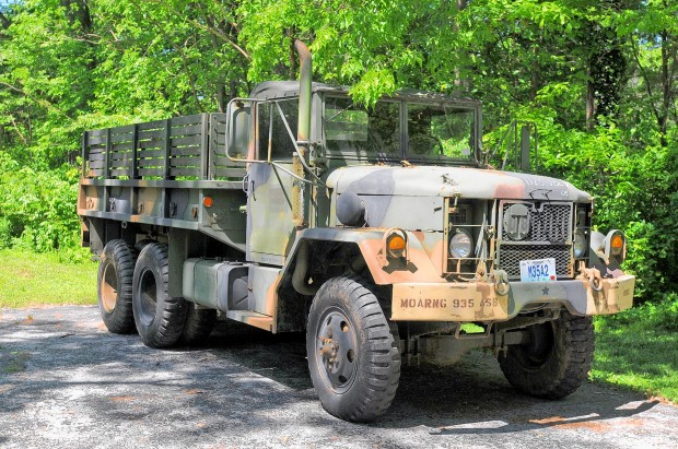 Reenactors prepare for WWII Weekend at Jefferson Barracks