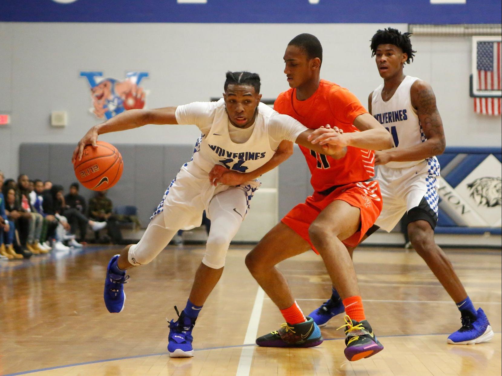 Vashon Holds On To Edge Whitney Young Boys Basketball Stltoday Com