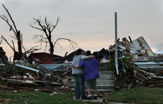 Joplin tornado turns city upside down