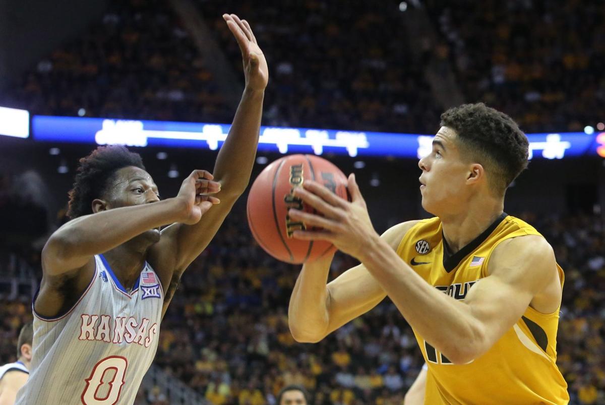 Kansas Pulls Away To Edge Mizzou In Charity Exhibition Mizzou