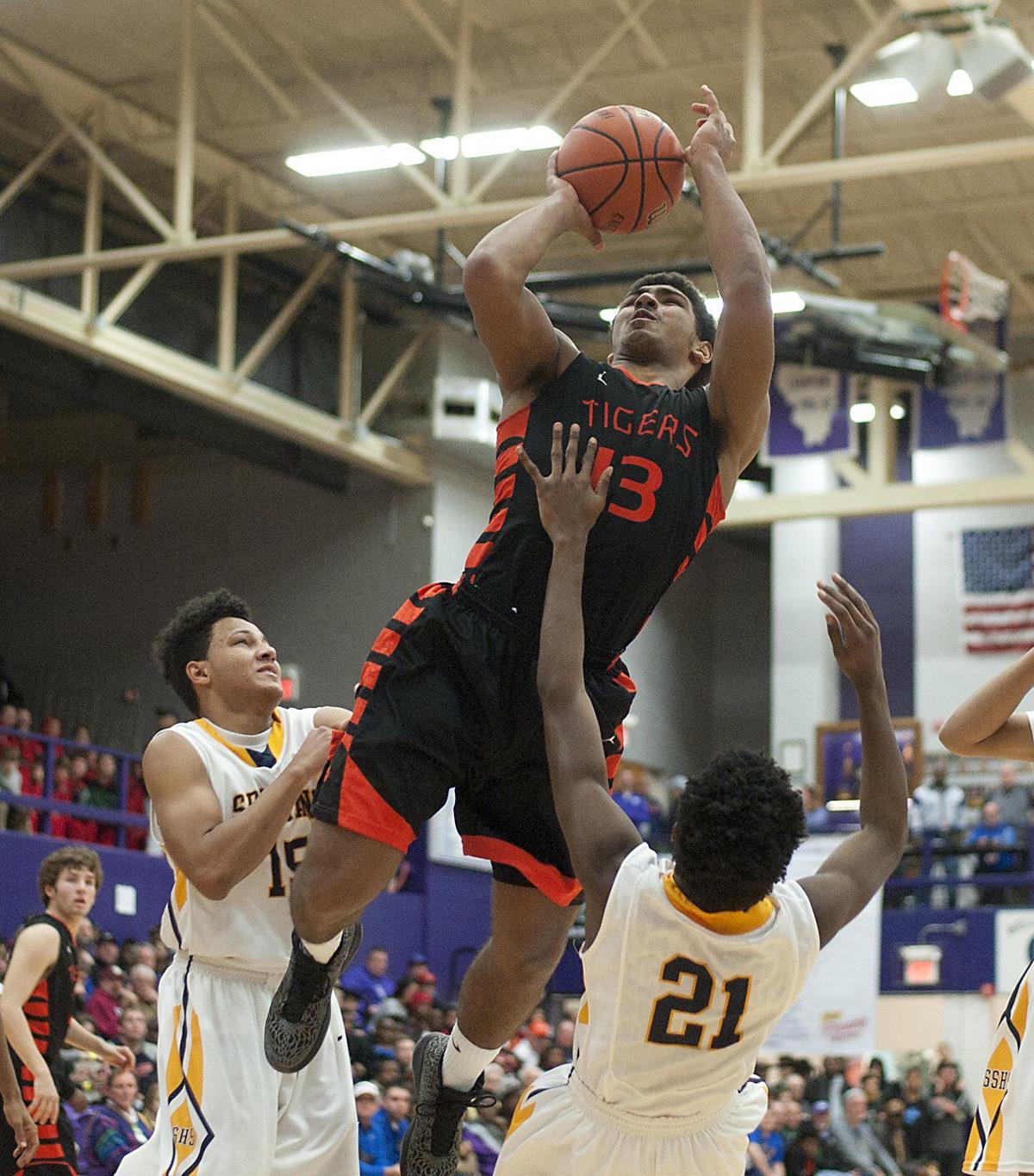 Smith S Big Second Half Leads Edwardsville Past Springfield