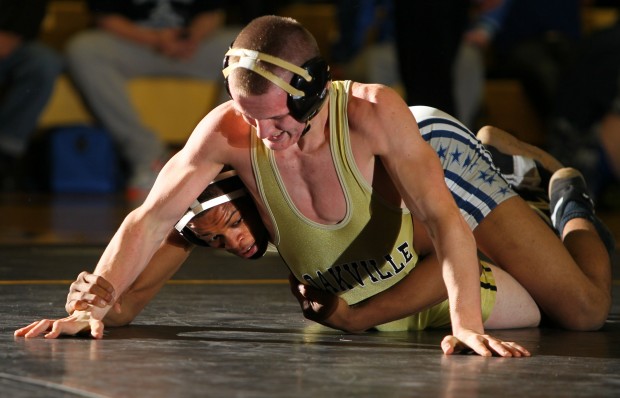 Seckman defends All Suburban wrestling title