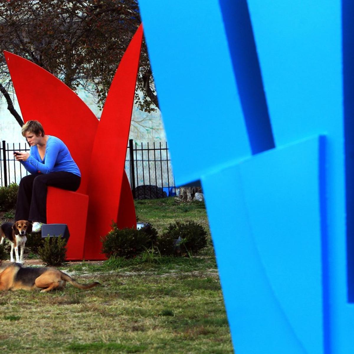 Dogs Commingle With Sculptures At St Louis University Dog Park Metro Stltoday Com