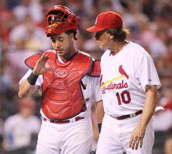 Cardinals' Molina exits game against Cubs with bruised elbow