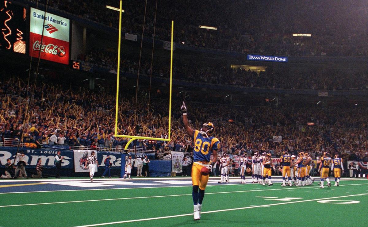 NFC playoffs, St, Louis Rams Marshall Faulk victorious in end zone