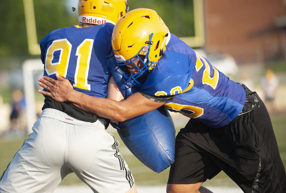 No 10 Large School Francis Howell Leans On Smaller Talented Senior Class For Leadership High School Football Stltoday Com