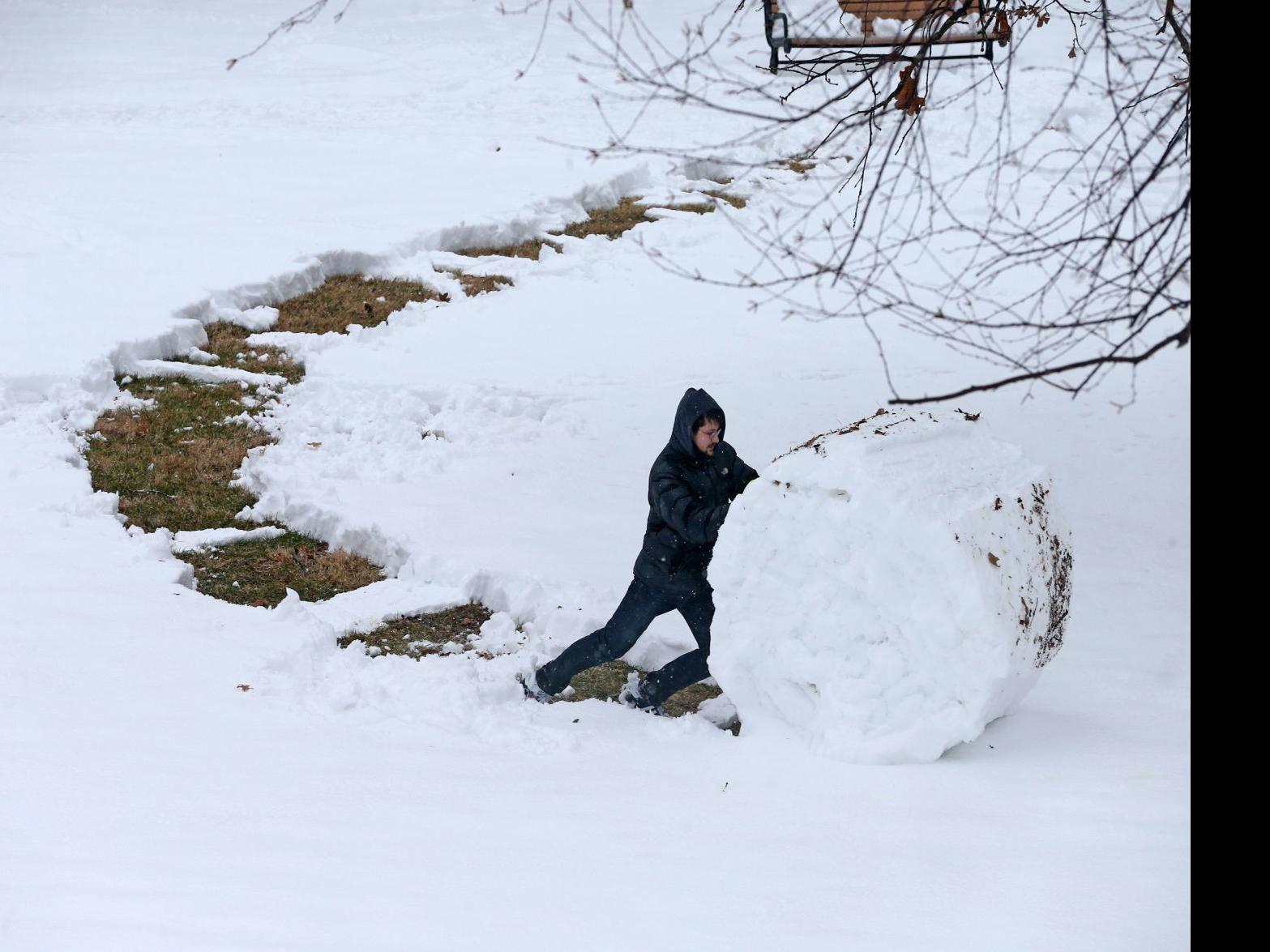 Snow Slams St Louis One Foot Of Snow Piles Up Across The Region