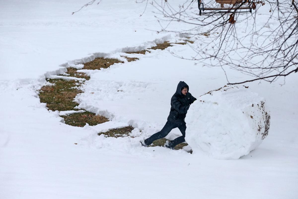 Snow slams St. Louis: One foot of snow piles up across the region | Metro | www.semadata.org