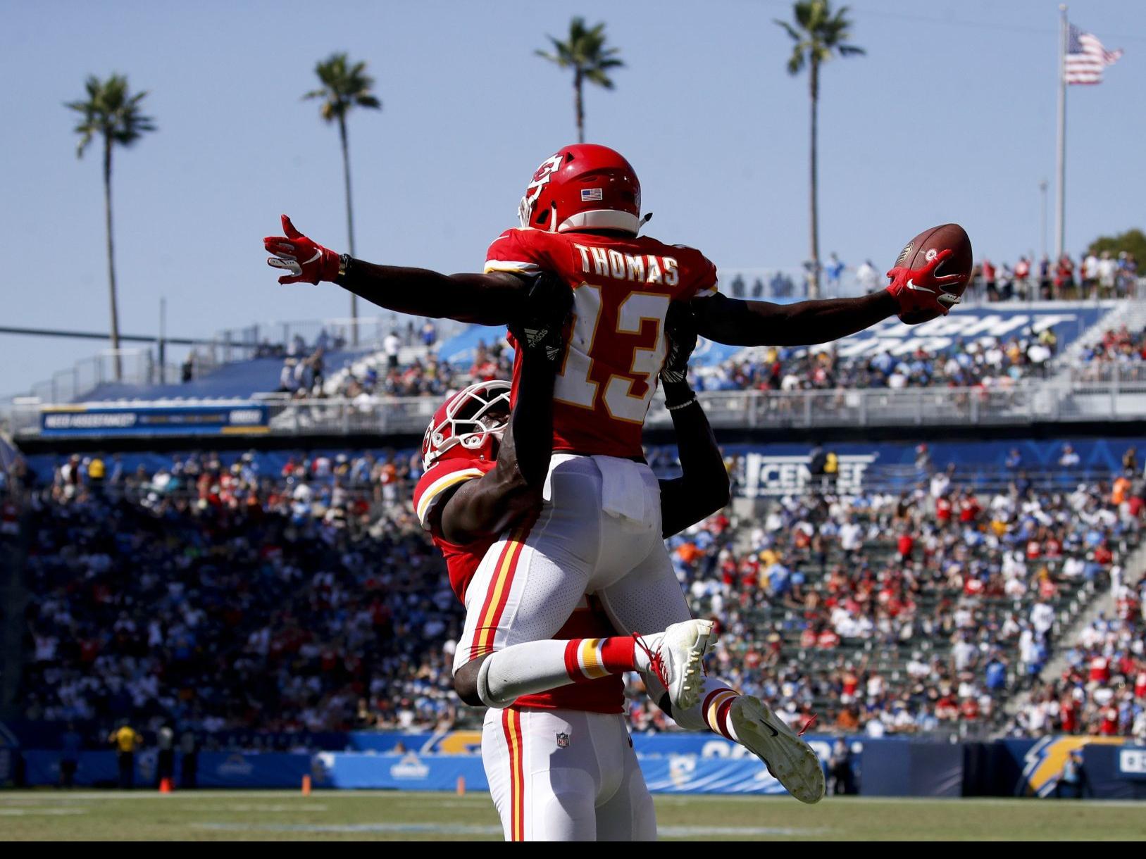 Nfl Notebook Chiefs Wr Thomas Suffers Broken Leg Football Stltoday Com