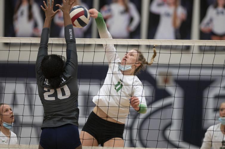 Francis Howell Central wins its fifth district title with sweep of