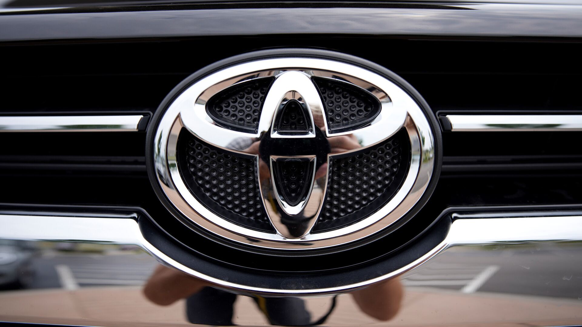 Toyota ends GMu0027s century-long reign as Americau0027s top automaker 