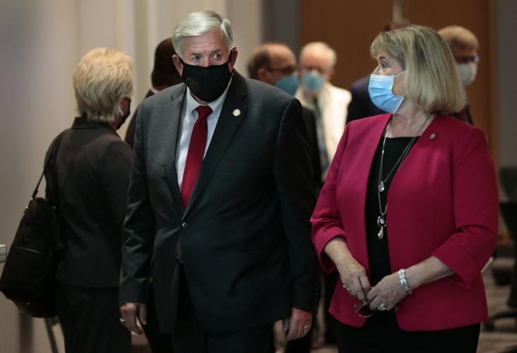 Governor, senator updated on new coronavirus test at  Washington University School of Medicine