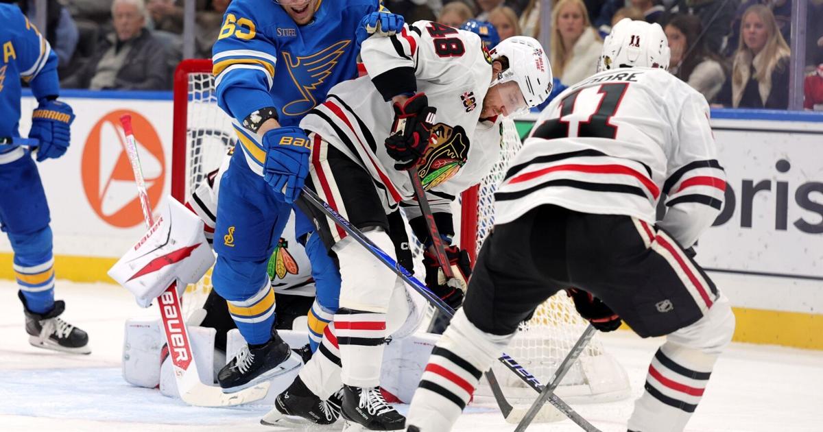 Blues bounce back with 3-2 win over Blackhawks