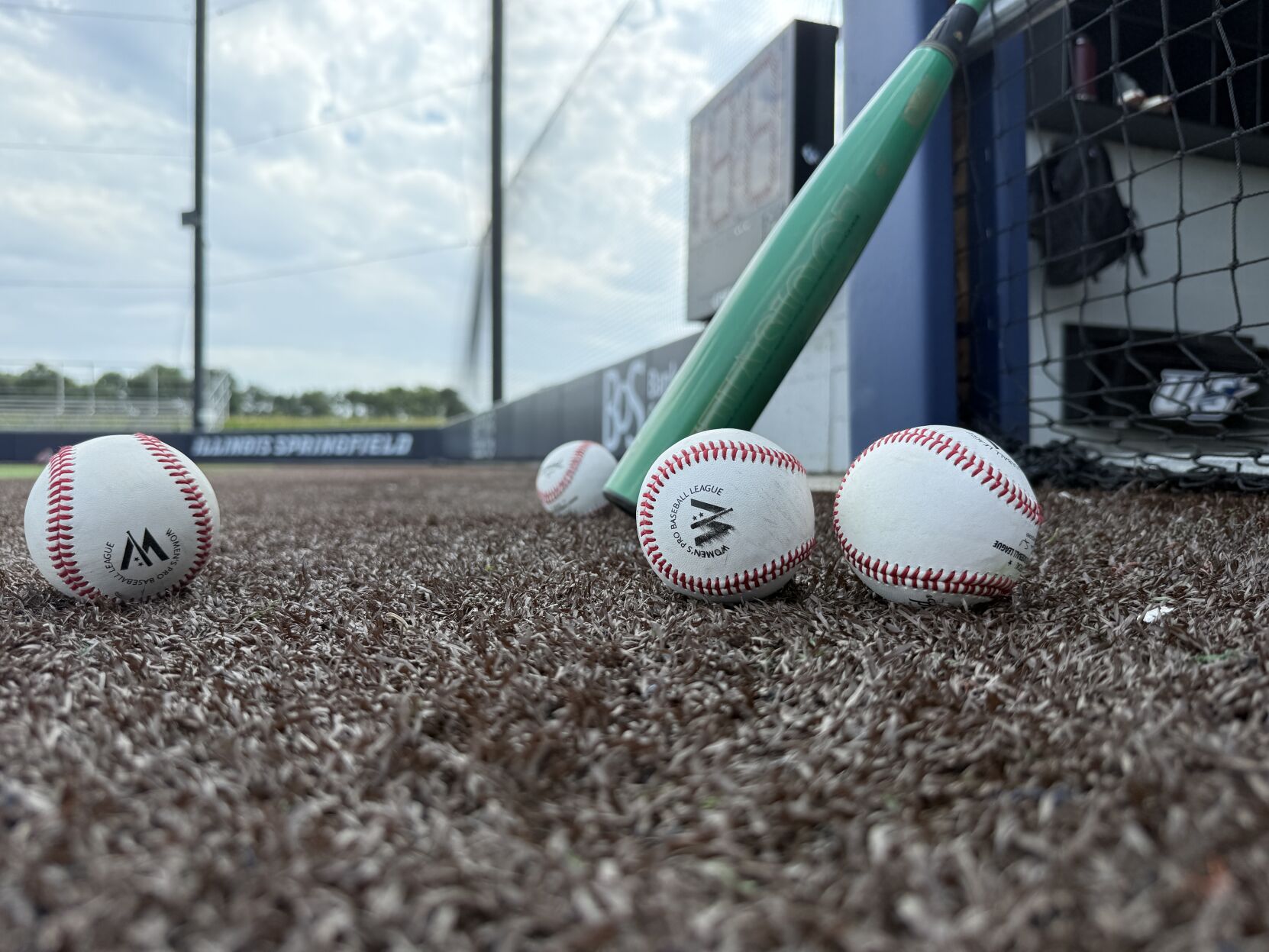 WPBL BALL & BAT .JPG