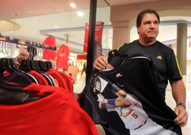 Store gives away jerseys while Metro East man hawks anti-Pujols shirts