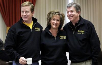 Roy Blunt thanks staff at Springfield breakfast