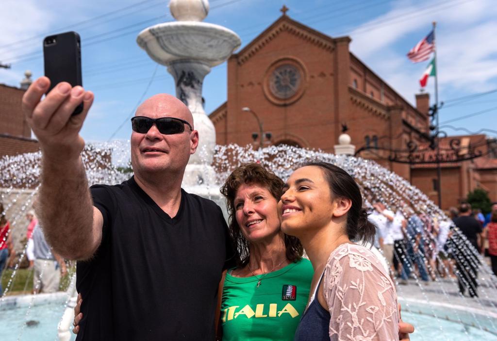 Italian Style Piazza Opens In The Hill Neighborhood Metro Stltoday Com