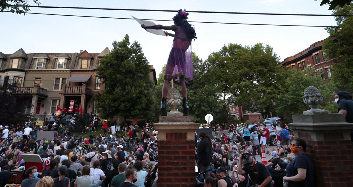 Protesters march to mayor's house