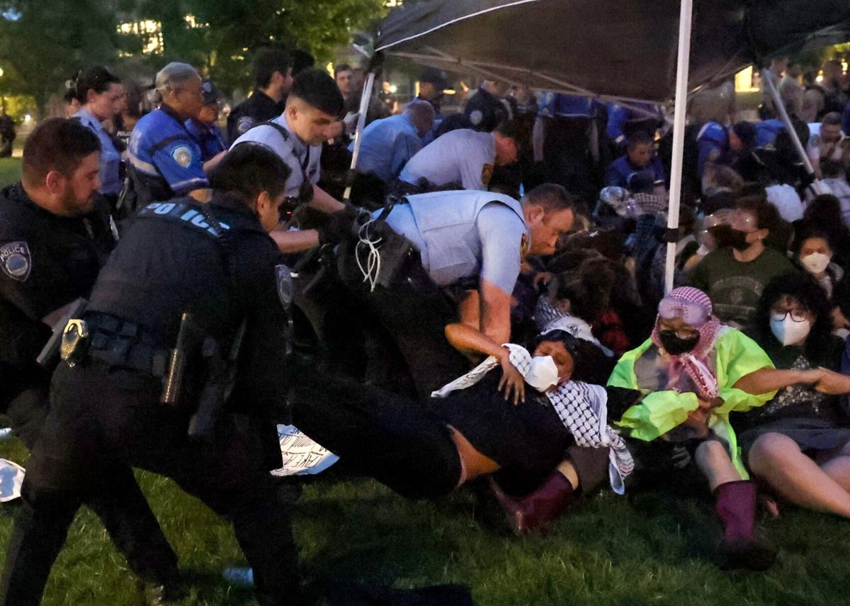 Washington University encampment goes up