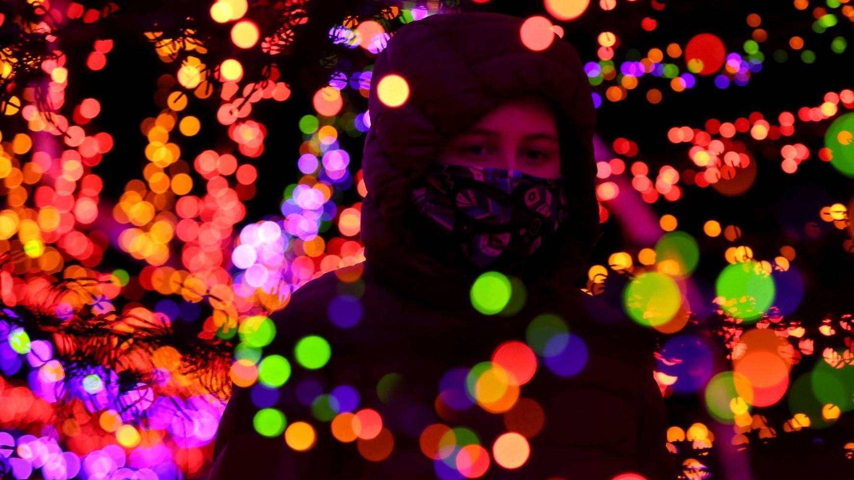 Best Bets: 'Glowy Snowy Day,' a Zoom play and last chance to see holiday lights