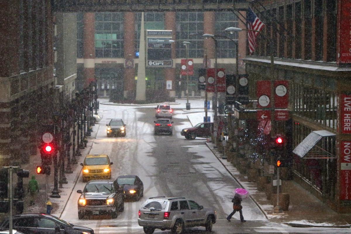 Snow makes for slow commute across St. Louis region Metro