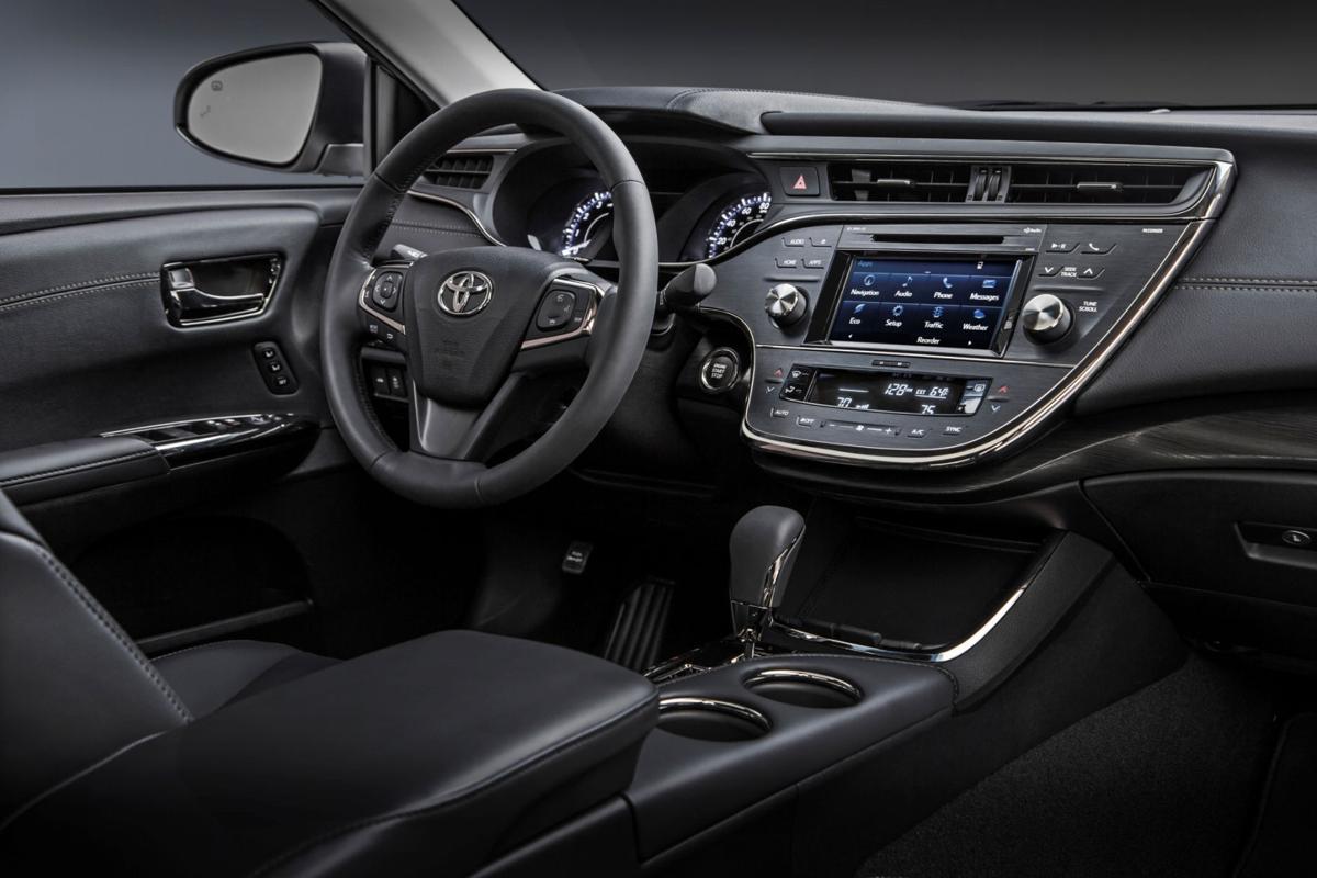 2016 Toyota Avalon Hybrid In Standard Or Guise 2016 Toyota Avalon Hybrid In