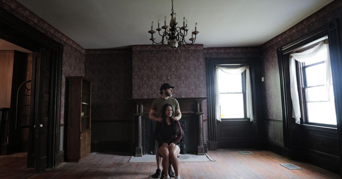 Image for article Is St. Louis Bissell Mansion the scariest house in America? TV show aims to find out.